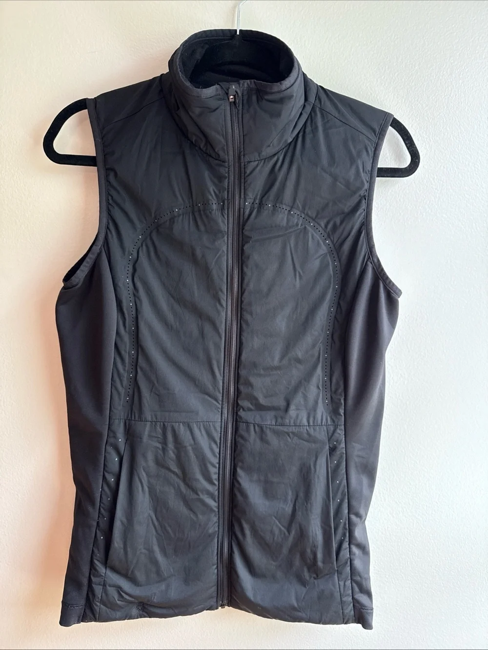 Lululemon Women’s Run For Cold Vest! Black Size 8